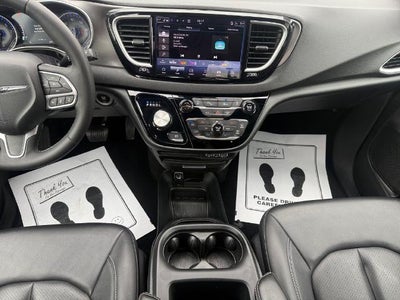 2025 Chrysler Pacifica Select FWD