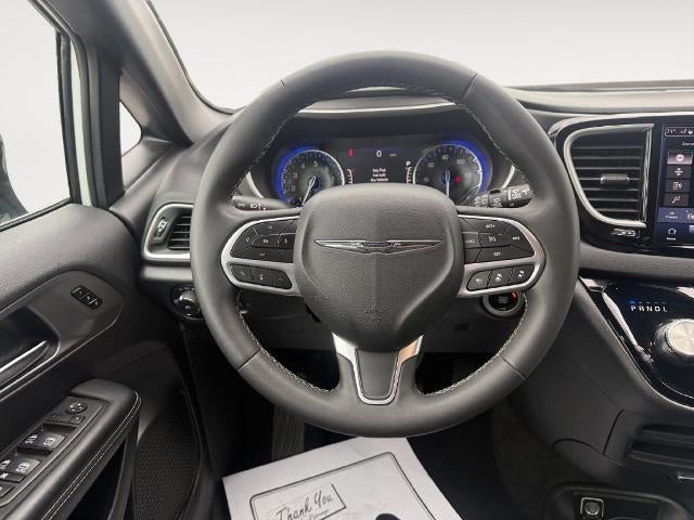 2025 Chrysler Pacifica Select FWD