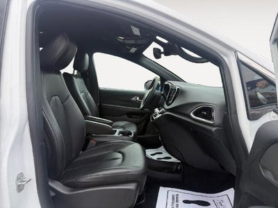 2025 Chrysler Pacifica Select FWD