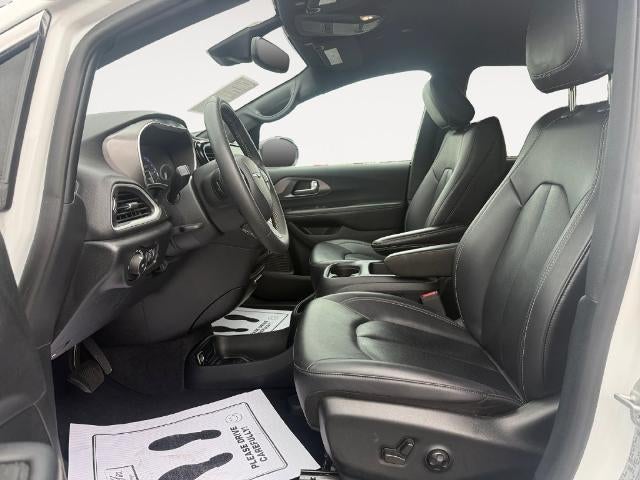 2025 Chrysler Pacifica Select FWD