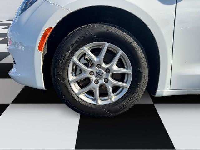 2023 Chrysler Voyager LX FWD