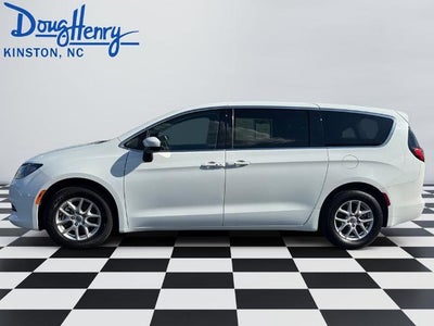 2023 Chrysler Voyager LX FWD