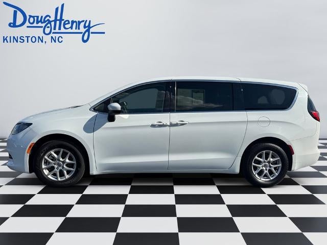 2023 Chrysler Voyager LX FWD