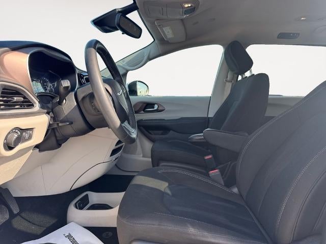 2023 Chrysler Voyager LX FWD