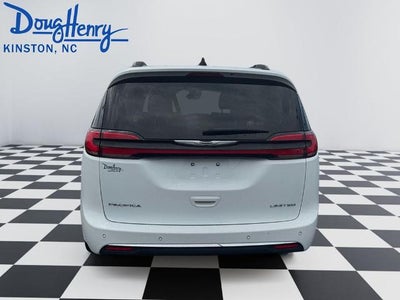 2023 Chrysler Pacifica Limited FWD