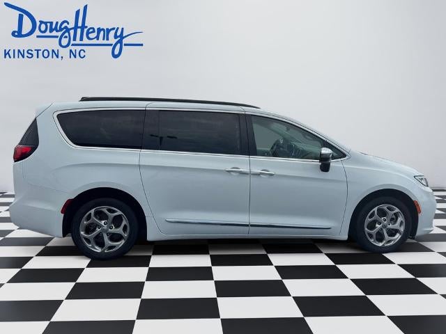 2023 Chrysler Pacifica Limited FWD