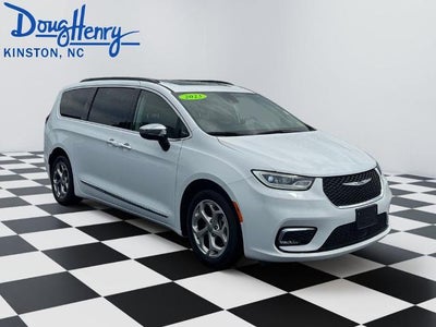 2023 Chrysler Pacifica Limited FWD