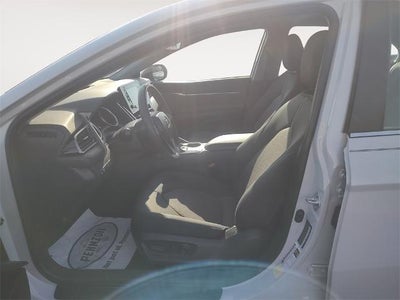 2023 Toyota Camry LE Auto (SE)