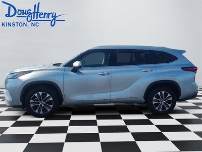 2022 Toyota Highlander XLE FWD (Natl)