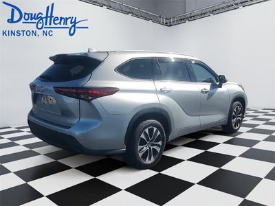 2022 Toyota Highlander XLE FWD (Natl)