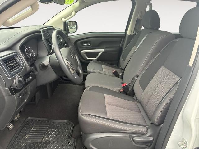 2024 Nissan Titan 4x4 Crew Cab SV
