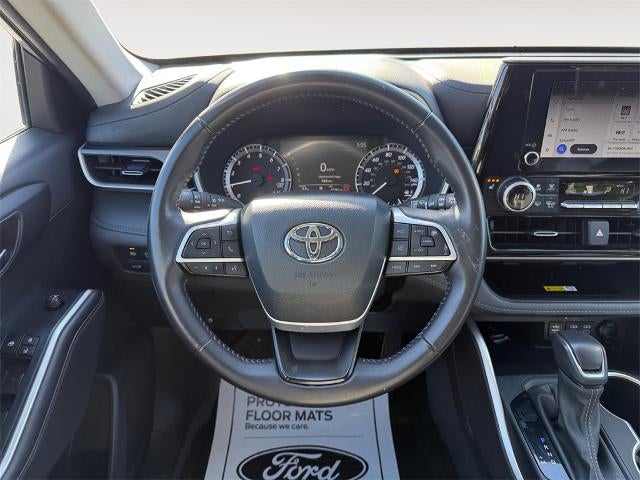 2024 Toyota Highlander LE AWD (SE)