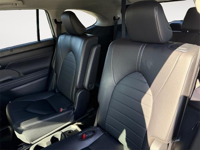 2024 Toyota Highlander LE AWD (SE)