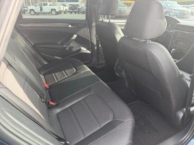 2021 Volkswagen Passat 2.0T R-Line Auto