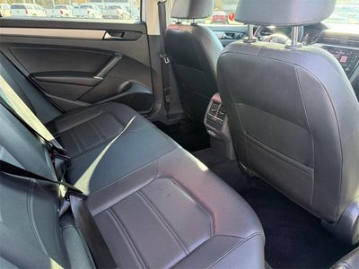 2022 Volkswagen Passat 2.0T SE Auto