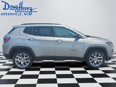 2022 Jeep Compass Latitude Lux