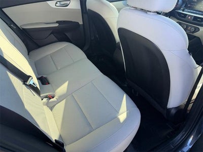 2023 Kia Forte LXS IVT