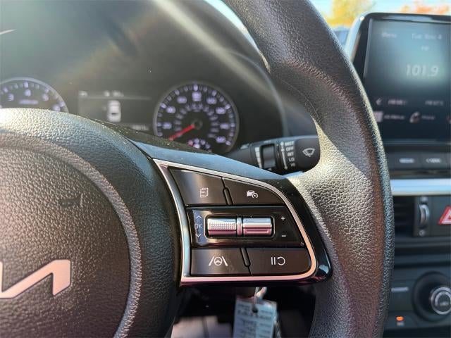 2024 Kia Forte LXS IVT