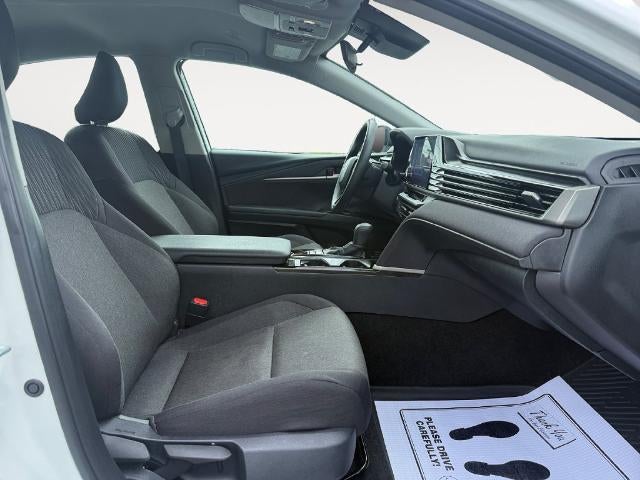 2025 Toyota Camry LE (SE)