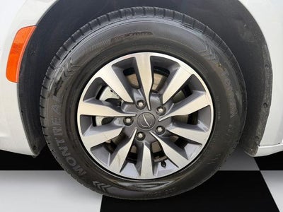 2024 Chrysler Pacifica Hybrid Select