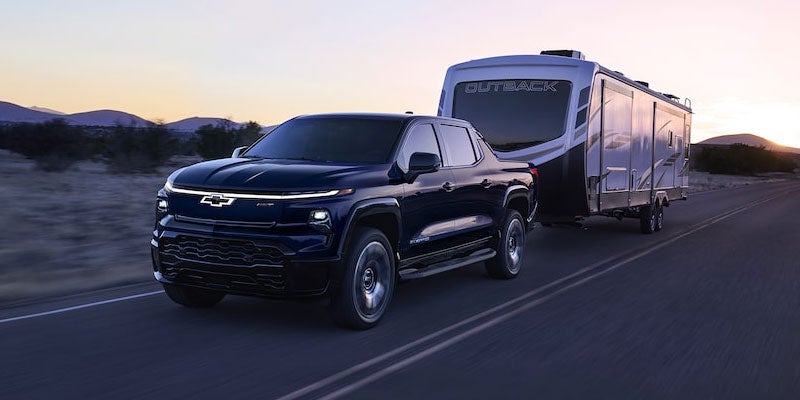 silverado ev trailering photo